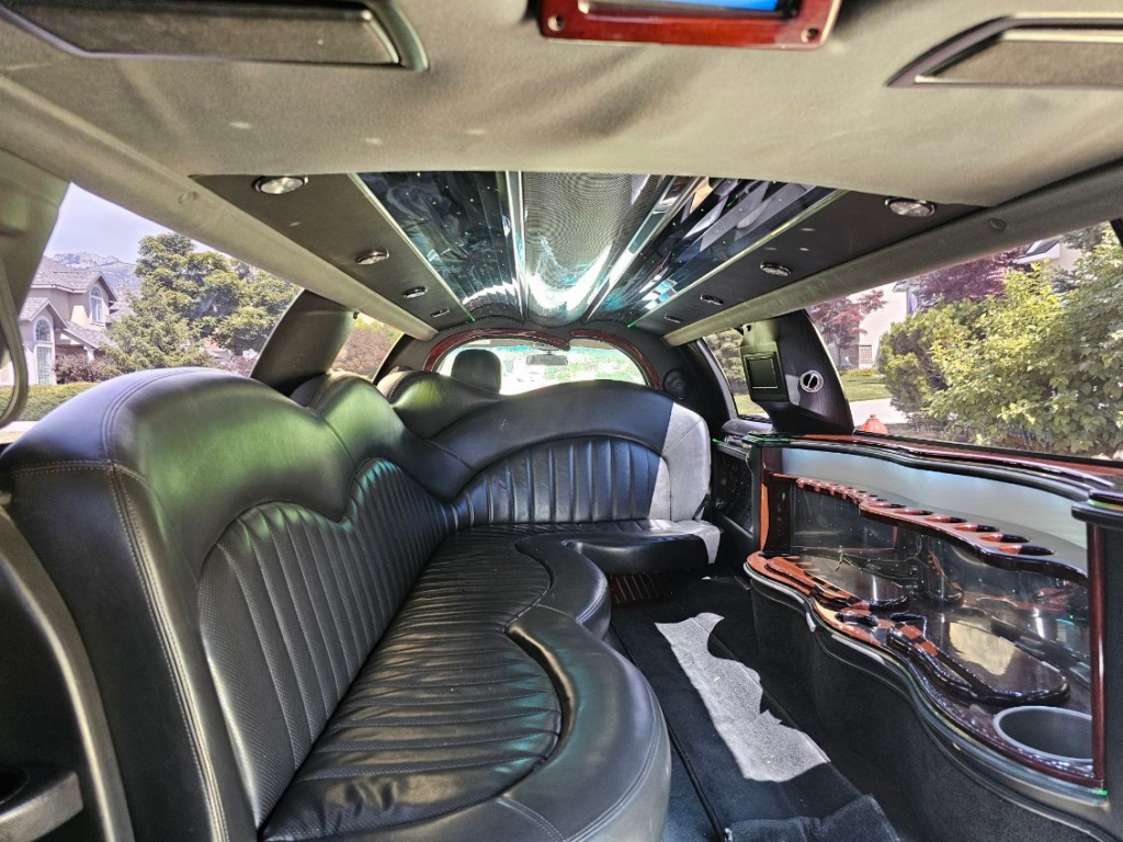 Lincoln-Limo-interior.webp
